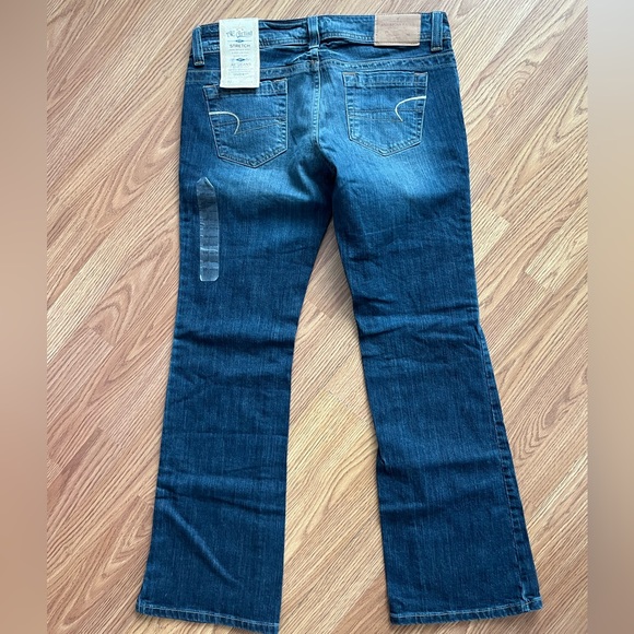 NWT American Eagle Super Low Rise Flare Jeans, Sz 10. - Picture 5 of 7